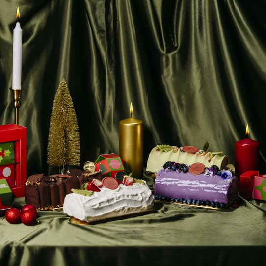 Christmas 2025 | Strawberry & Vanilla Bean Log Cake