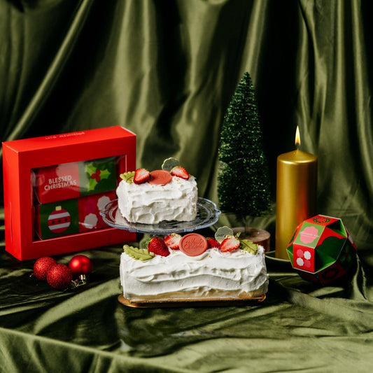 Christmas 2025 | Strawberry & Vanilla Bean Log Cake