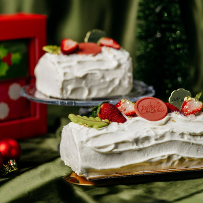 Christmas 2025 | Strawberry & Vanilla Bean Log Cake